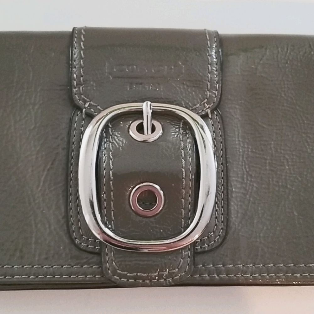 Coach Soho Gray Patent Wristlet Bag - Picture 3 of 16